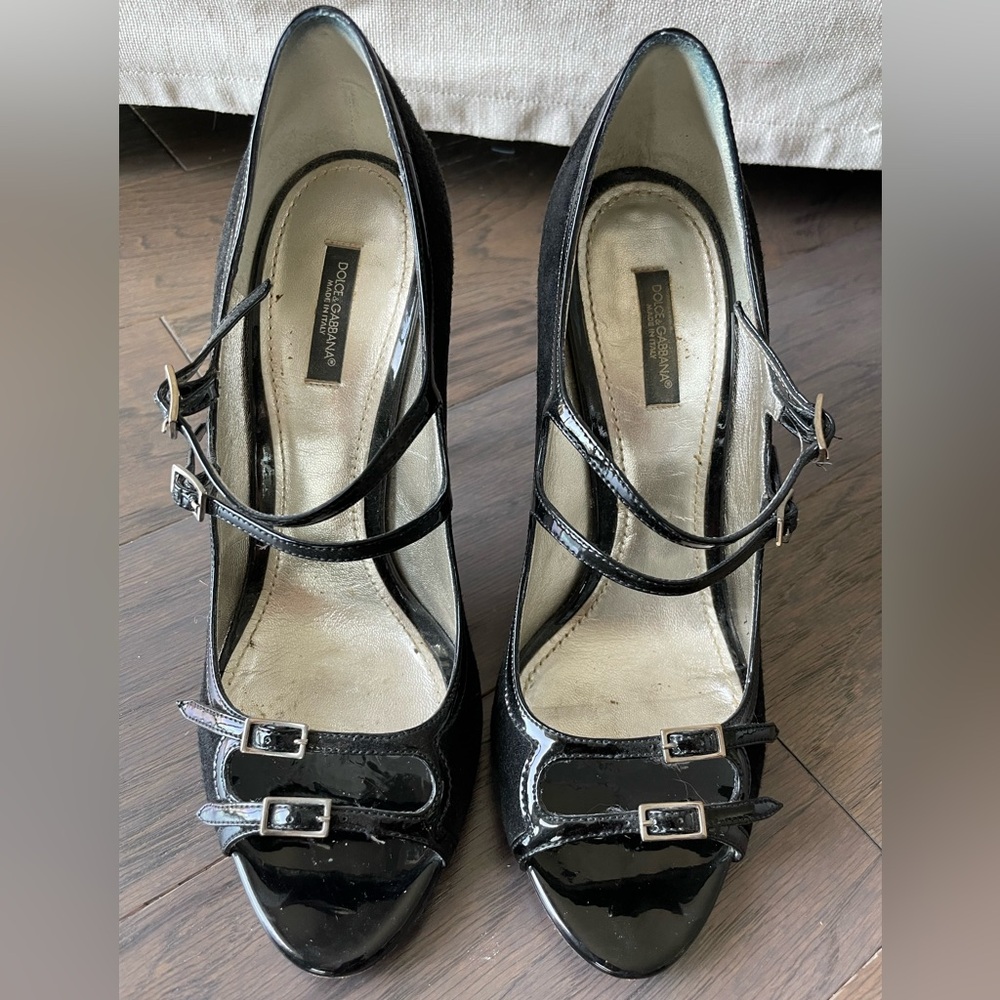Dulce and Gabbana peep toe black buckle heels size 39